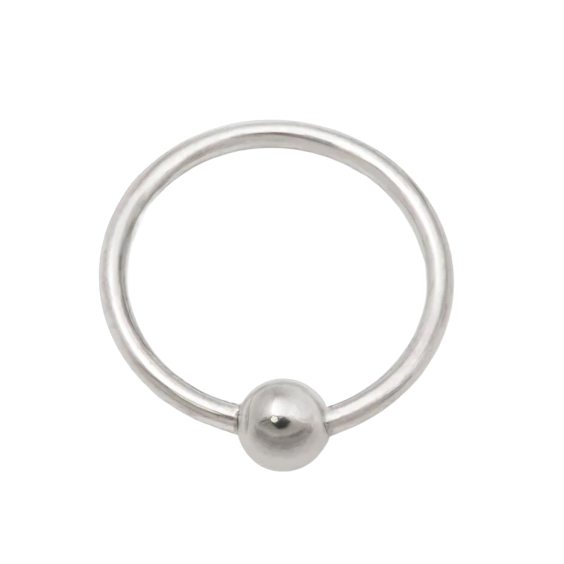 Tilum Ring aus weichgeglühtem Titan mit fester Perle